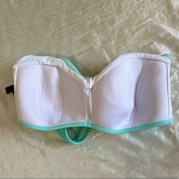 ❤️🔥2/$13❤️🔥 NWOT Hot Topic crocheted skull teal bikini top - Picture 3 of 4